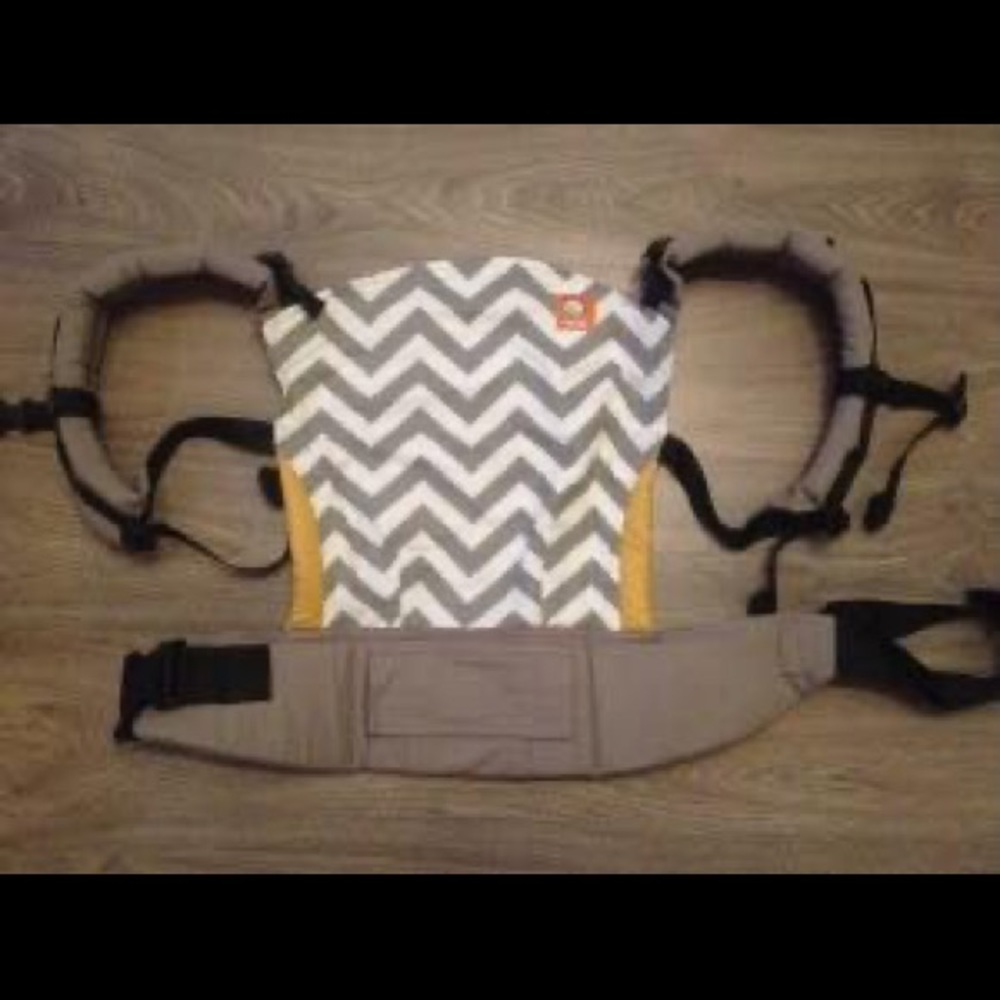 Tula (Gray Zig Zag) Perfect Condition!